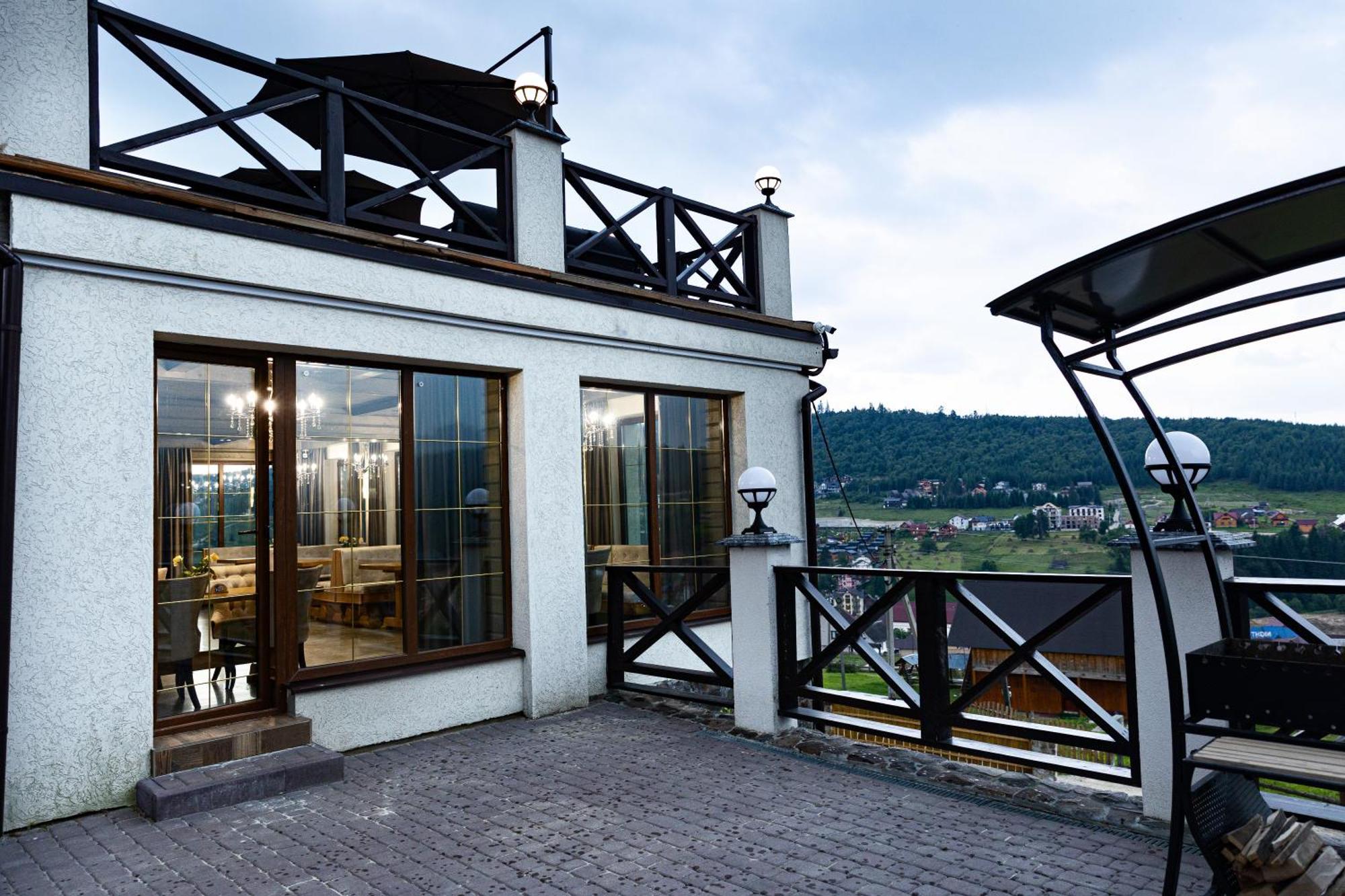Svoi Hotel Palyanytsya Exterior foto